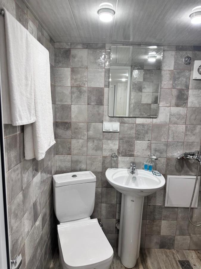 Mandarin Hotel Erivan Dış mekan fotoğraf