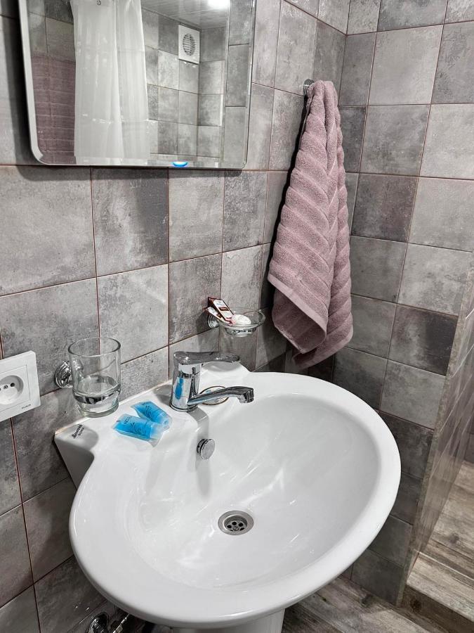 Mandarin Hotel Erivan Dış mekan fotoğraf